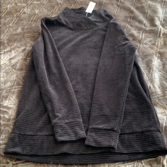 Joe Fresh Active Top - Picture 1 of 3